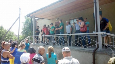 Свежие новости: Под Одессой суд забросали коктейлями Молотова