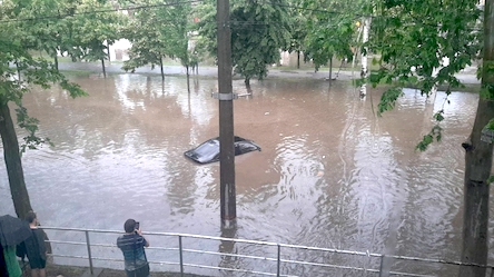 Свежие новости: Мощный ливень вновь затопил улицы Николаева