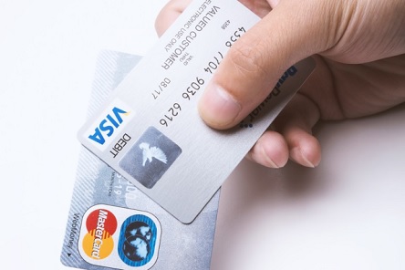 Свежие новости: В Японии кассир записал данные 1300 чужих кредиток и расплачивался ими в интернете