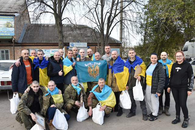 Фото новости: Серед 50 звільнених захисників додому повернулися 14 миколаївських морпіхів Свежие новости: Серед 50 звільнених захисників додому повернулися 14 миколаївських морпіхів