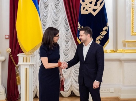 Фото новости: Зеленский обсудил с послом Канады либерализацию визового режима Свежие новости: Зеленский обсудил с послом Канады либерализацию визового режима