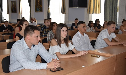Свежие новости: В Николаеве вручили дипломы будущим помощникам депутатов