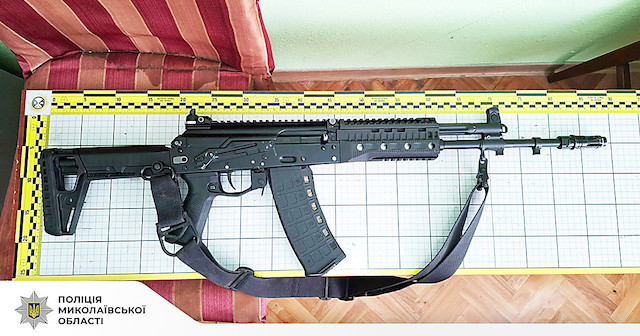Фото новости: На Миколаївщині чоловік добровільно задекларував знайдений автомат АК-12 Свежие новости: На Миколаївщині чоловік добровільно задекларував знайдений автомат АК-12