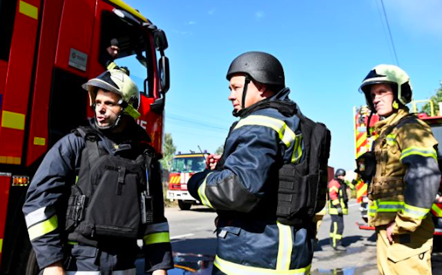 Свежие новости: У Києві через атаку горить 6-поверхівка та навчальний заклад, є постраждалі