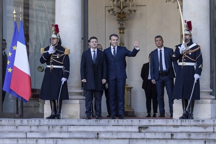 Свежие новости: Зеленский и Макрон завершили встречу: обсудили решение войны на Донбассе