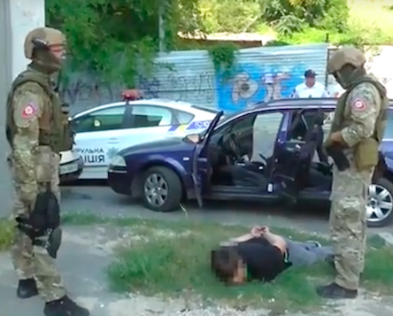 Свежие новости: В Одессе бойцы КОРД задержали наркоторговцев: одну 