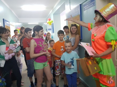 Свежие новости: Медпрацівники закладу Южноукраїнська міська лікарня вітали дітей міста