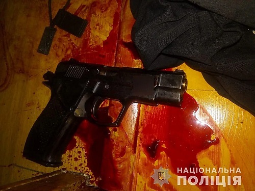 Свежие новости: В Сумской области разбойники в форме полиции вломились в дом кандидата в депутаты и подстрелили его, а жену избили