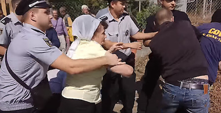 Свежие новости: ВИДЕО: В Николаеве подрались верующие и «активисты»