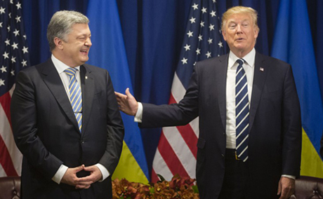 Фото новости: Порошенко рассказал, о чем говорил с Трампом на встрече в Брюсселе Свежие новости: Порошенко рассказал, о чем говорил с Трампом на встрече в Брюсселе