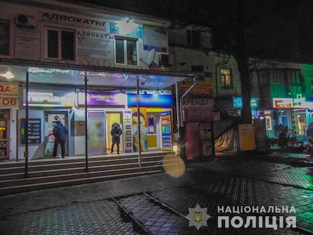 Свежие новости: В Николаеве неизвестный в маске и с ножом напал на сотрудницу кредитной организации