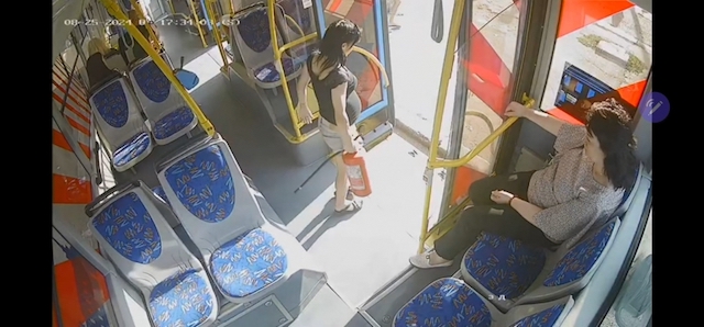 Свежие новости: У Миколаєві вагітна винесла вогнегасник з тролейбуса