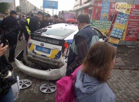 Свежие новости: ВИДЕО: В Одессе авто полиции врезалось в магазин