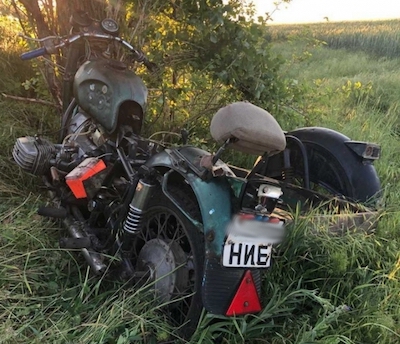 Свежие новости: Под Николаевом мотоцикл врезался в дерево: : погибли двое