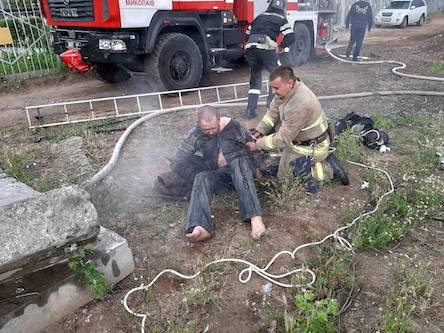 Свежие новости: Миколаївська область: на пожежі у колекторі теплотраси врятовано безхатченка