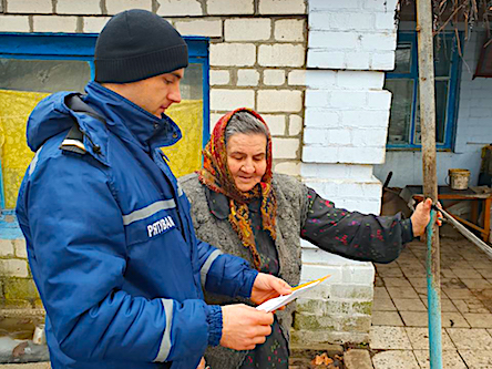 Свежие новости: В Єланецькому районі рятувальники навчали громадян правилам пожежної безпеки в побуті