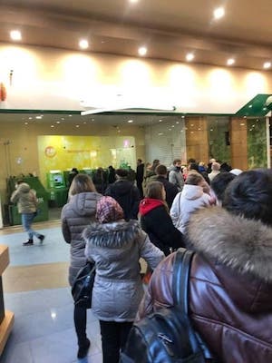 Свежие новости: В России паника и километровые очереди у банкоматов