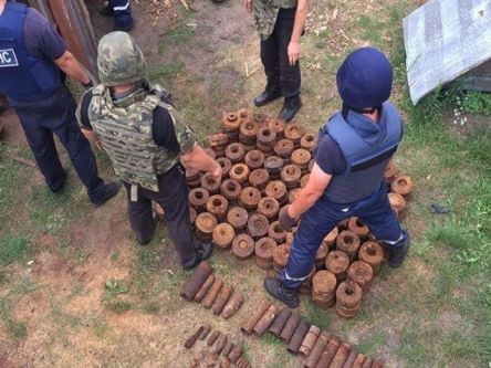 Свежие новости: Во дворе жителя Ровенской области обнаружили склад боеприпасов