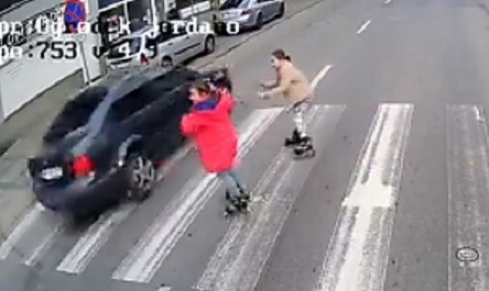 Свежие новости: ВИДЕО: В Польше украинец на скорости чуть не сбил двоих детей - его разыскали, оштрафовали и отобрали права