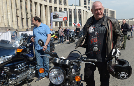 Свежие новости: В Москве разбился на мотоцикле знаменитый телеведущий Сергей Доренко