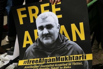 Фото новости: Супруга похищенного азербайджанского журналиста покинула Грузию Свежие новости: Супруга похищенного азербайджанского журналиста покинула Грузию