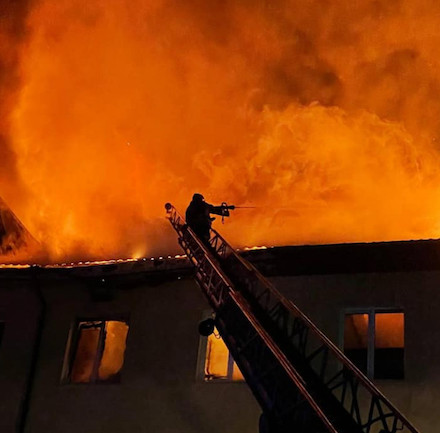 Свежие новости: В Одессе пылает здание СТО и отеля