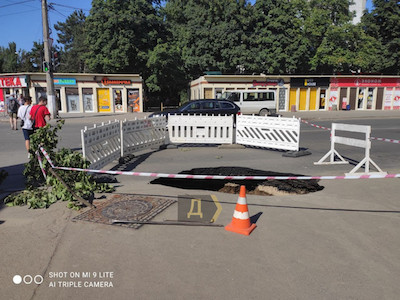 Свежие новости: В Одессе на Черемушках образовался очередной провал