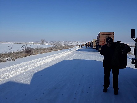 Свежие новости: На Николаевщине фуры не могут проехать по трассе Н-14 из-за скользкой дороги