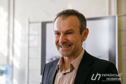 Свежие новости: Вакарчуку оплатили половину рабочего дня в Раде, когда он сбежал с заседания на концерт в Минске