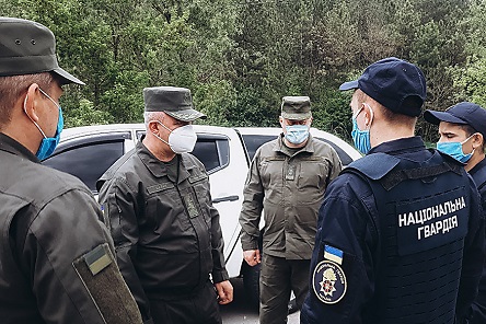 Свежие новости: МВД направило спецвертолет для вывоза больных коронавирусом из Черновицкой области, где наибольшее количество инфицированных