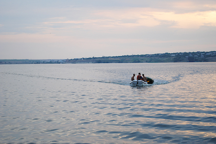 Свежие новости: В Николаеве двух мужчин унесло течением на надувной лодке
