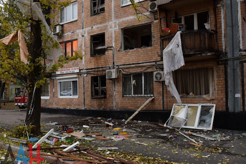Свежие новости: В центре Донецка взорвали жилой дом, есть раненые
