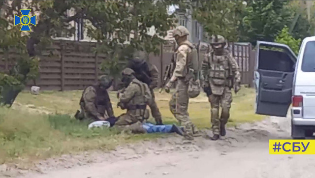 Фото новости: Под Харьковом задержали российского агента, который «сдавал» позиции ВСУ - ему грозит до 12 лет тюрьмы Свежие новости: Под Харьковом задержали российского агента, который «сдавал» позиции ВСУ - ему грозит до 12 лет тюрьмы