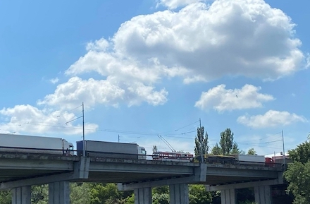 Свежие новости: В Николаеве на мосту образовалась огромная пробка