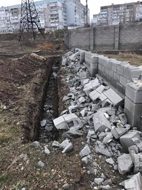 Свежие новости: В Николаеве пройдет мирная акция, в рамках которой с молотками пойдут сносить забор у родника