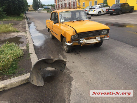 Свежие новости: В Николаеве пьяный водитель на «Москвиче» снес дорожный знак