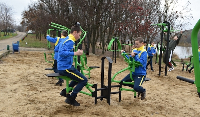 Свежие новости: На пляжі в Южноукраїнську встановили спортзону за півмільйона гривень