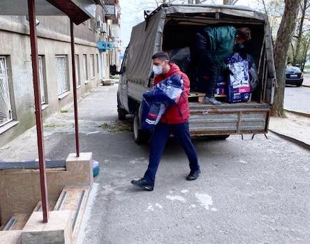 Свежие новости: Организация «4 лапы» передала питомцам николаевского «Центра защиты животных» 900 кг корма