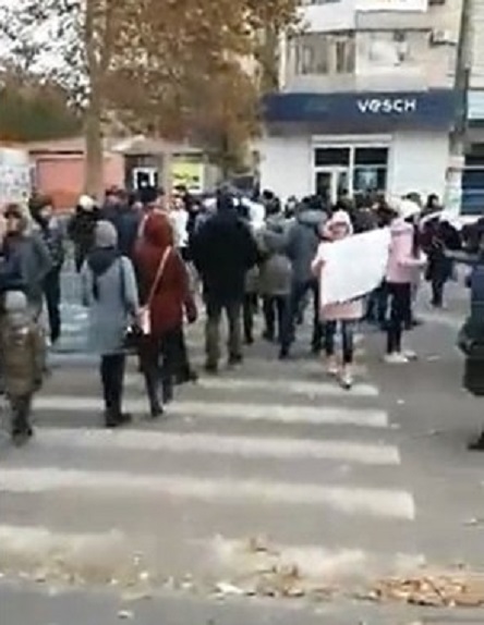 Свежие новости: ВИДЕО: Жители Одессы перекрыли дорогу из-за отсутствия отопления