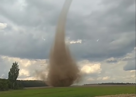 Свежие новости: Опубликованы видео смерчей из двух областей Украины