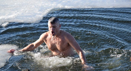 Свежие новости: ВИДЕО: В Николаеве продолжаются крещенские купания: ныряют на Намыве и в яхт-клубе