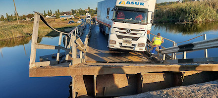 Свежие новости: Под Николаевом фура подтопила понтонный мост