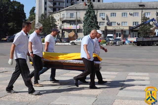 Свежие новости: Громада Первомайська схилила голови у скорботі за полеглим Захисником Лютенко Микитою