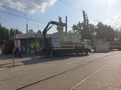 Свежие новости: В Николаеве возле рынка демонтировали 5 киосков