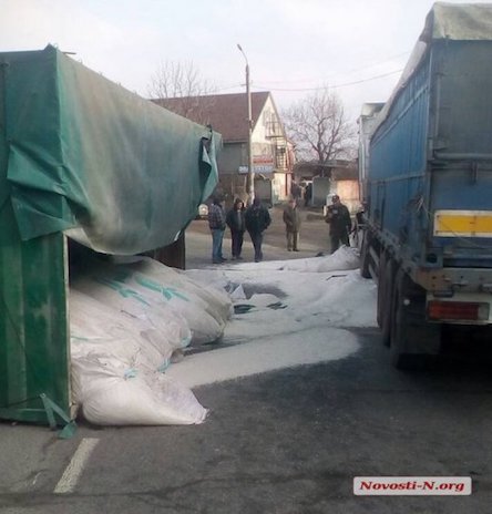 Свежие новости: В Первомайске у фуры перевернулся прицеп – «киевская» трасса оказалась заблокирована
