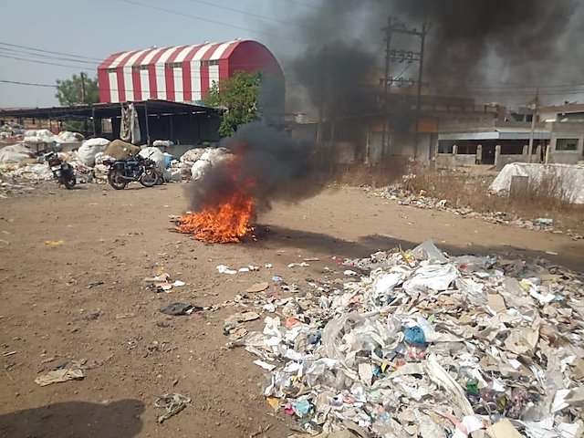 Свежие новости: На индийской фабрике из использованных медицинских масок делали матрасы