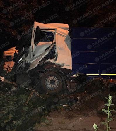 Свежие новости: Ночью водитель грузовика заснул за рулем и разбился насмерть в центре Николаева