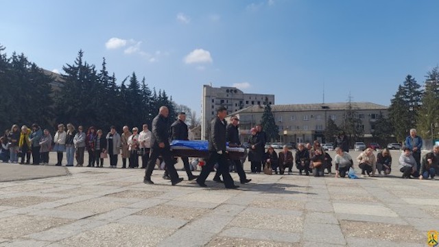 Свежие новости: Первомайщина попрощалася із загиблим Захисником Денисом Ілащуком