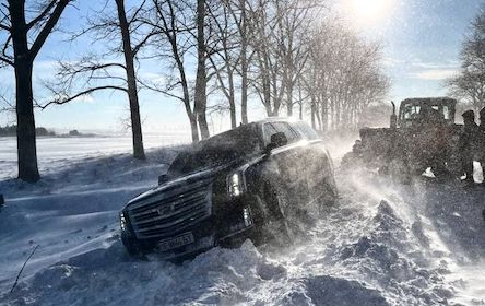 Свежие новости: Украинские блогеры застряли на заснеженной дороге под Тернополем: служба спасения отказалась помогать