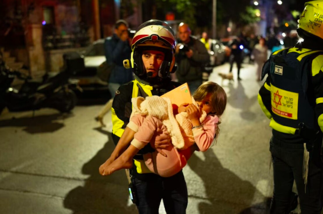 Свежие новости: Іран знову вдарив ракетами по Ізраїлю, ОАЕ та Катару, є жертви